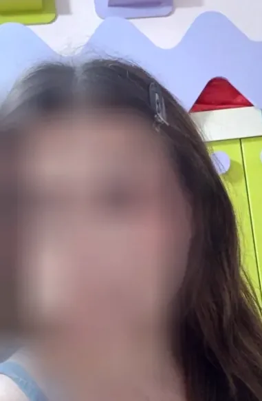 Alexandra, 33
