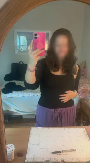 Andrea, 27