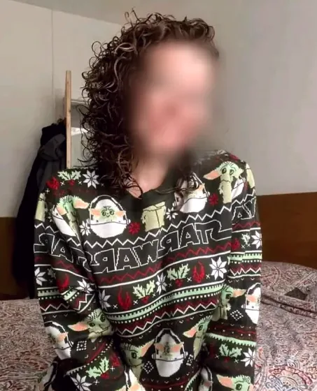 Eva, 33