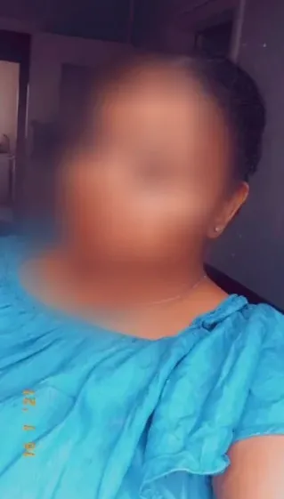 Manuela, 29
