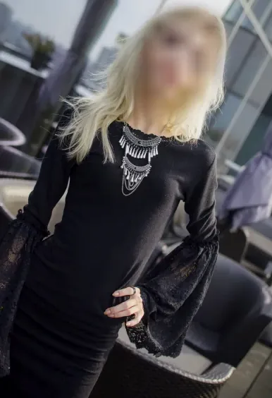 Miriam, 25
