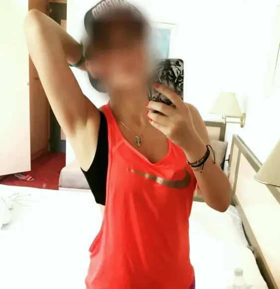 Simone, 28