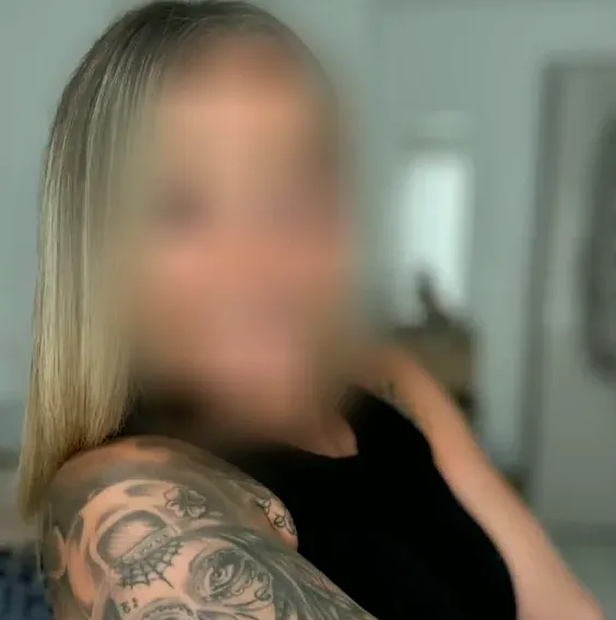 Vanessa, 36